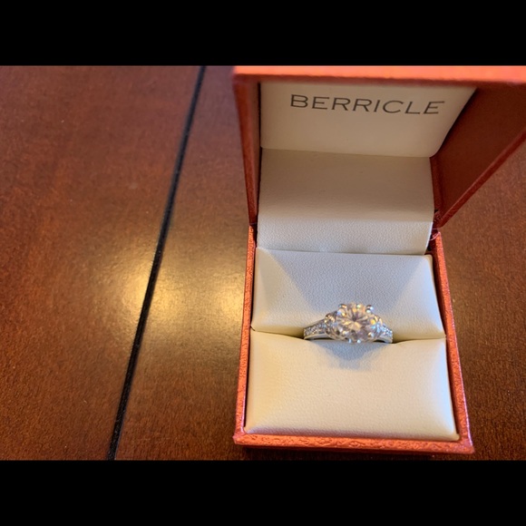 Sterling engagement ring - Picture 2 of 4